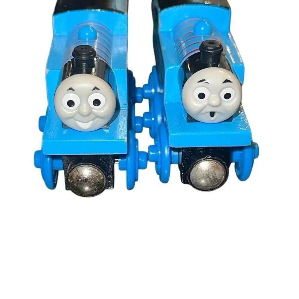 2 Thomas Engine surprise & smile Train Wooden Railway Friends blue tracks